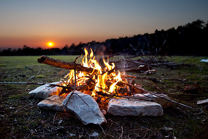 8-easy-to-learn-campfire-singalongs